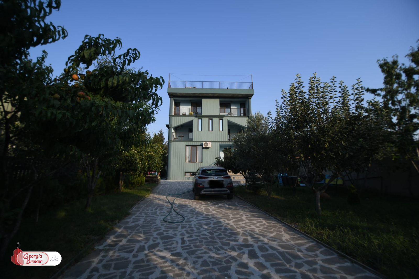 продается дом с новым ремонтом 14-комнат